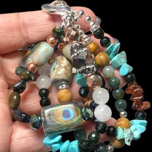 🦚stunning 4 strand bracelet with peacock bead, chunky 7.5” green/blue